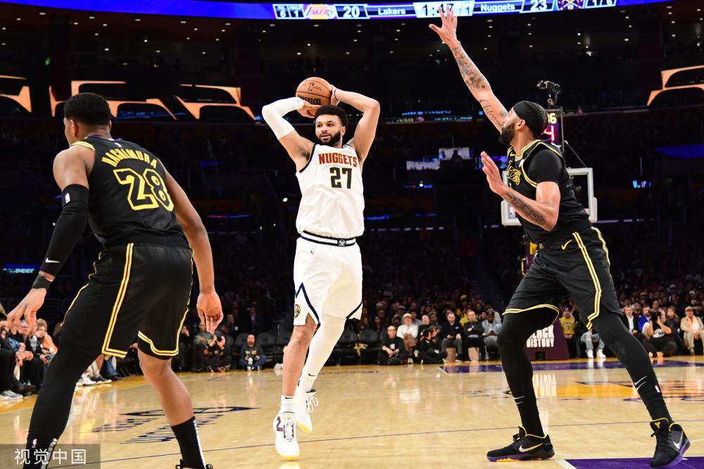 训球员的举 训球员的举